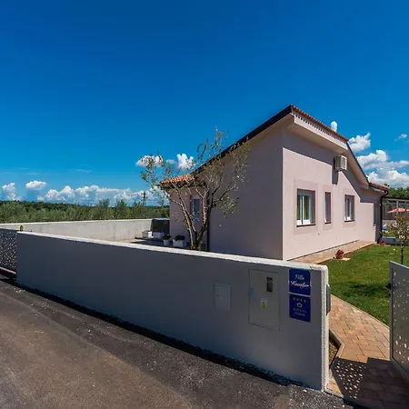Semesterbostad In Novigrad With Private Pool