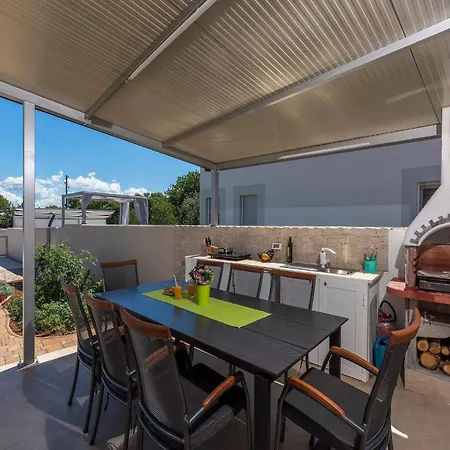 In Novigrad With Private Pool * Karpinjan