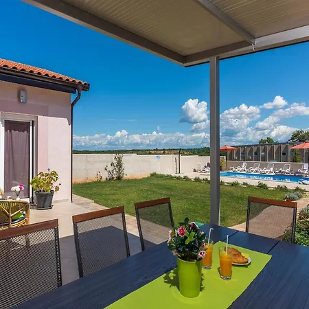 In Novigrad With Private Pool Semesterbostad
