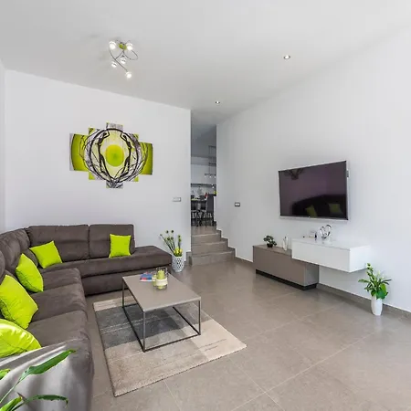 Semesterbostad In Novigrad With Private Pool