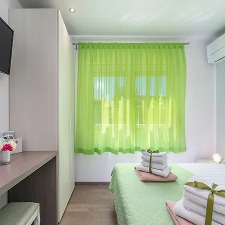 In Novigrad With Private Pool Karpinjan
