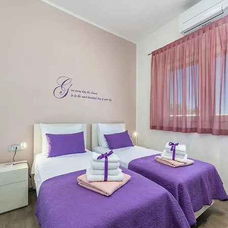 In Novigrad With Private Pool Semesterbostad