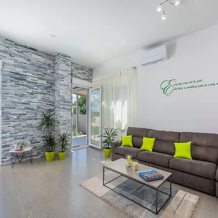 Holiday home In Novigrad With Private Pool Karpinjan