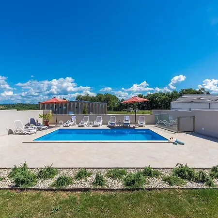 In Novigrad With Private Pool Karpinjan