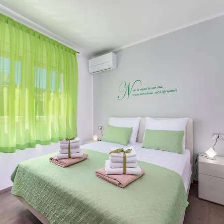 In Novigrad With Private Pool Holiday home Karpinjan